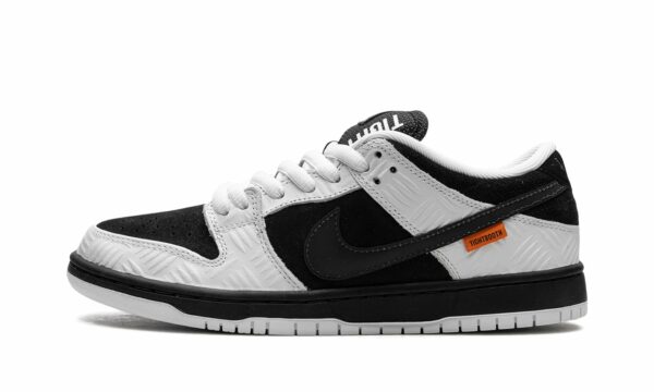 nike-sb-dunk-low-tightbooth_21016265_47713851_20481